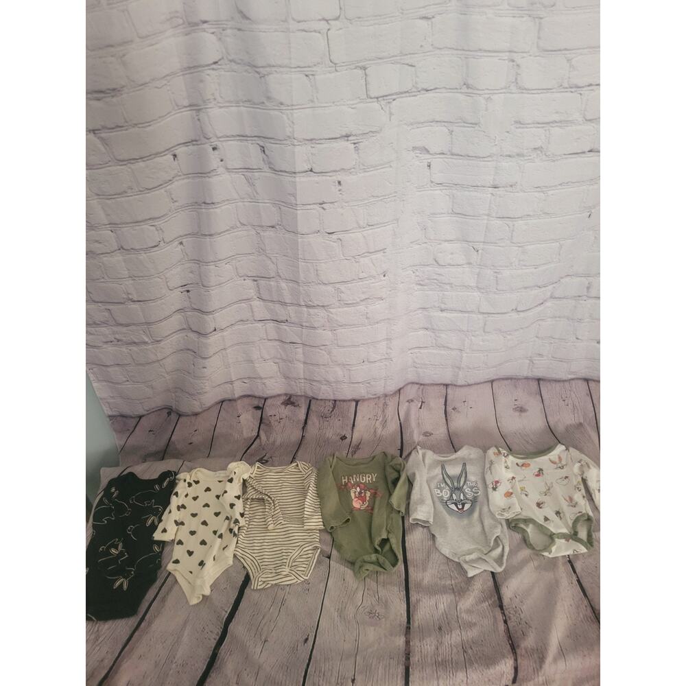 Warner Bros. Kids Bodysuits - Black, White, Green, Gray